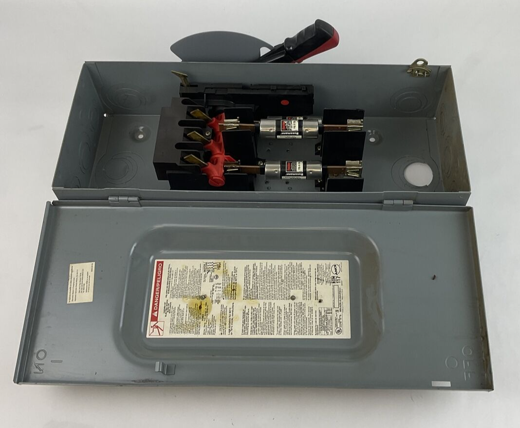 SQUARE D H363 SAFETY SWITCH SER.F05 100A 600VAC FUSIBLE W/FRS-R-100 FUSES