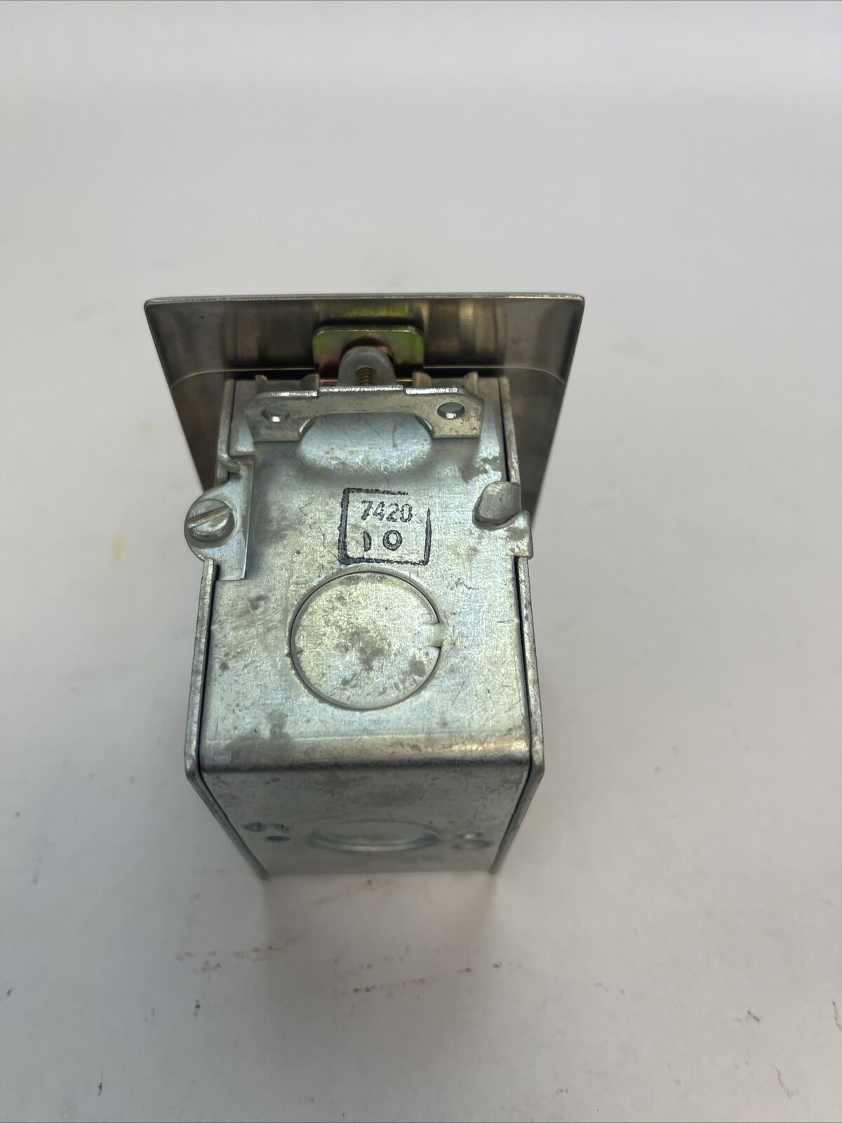 SQUARE D 9001 BF-19 START STANDARD DUTY PUSH-BUTTON STATION 600 VAC/VDC SERIES A