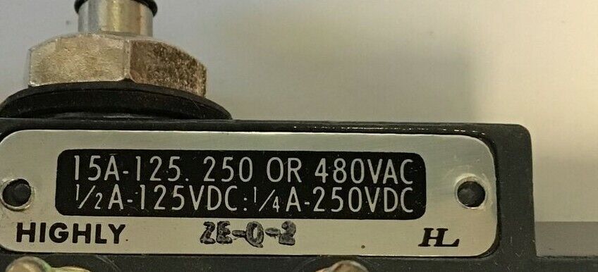 H.L. ELECTRIC ZE-Q-2 PRECISION ENCLOSED SWITCH 480VAC 250VDC 15A