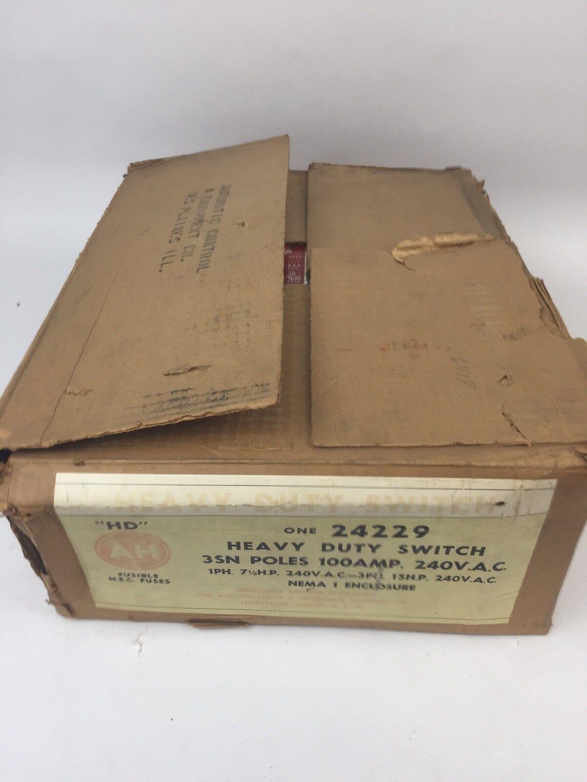 ARROW HART 24229 FUSIBLE HD SWITCH 3SN POLES 100AMP 240VAC 15HP NEMA 1 ENCLOSURE