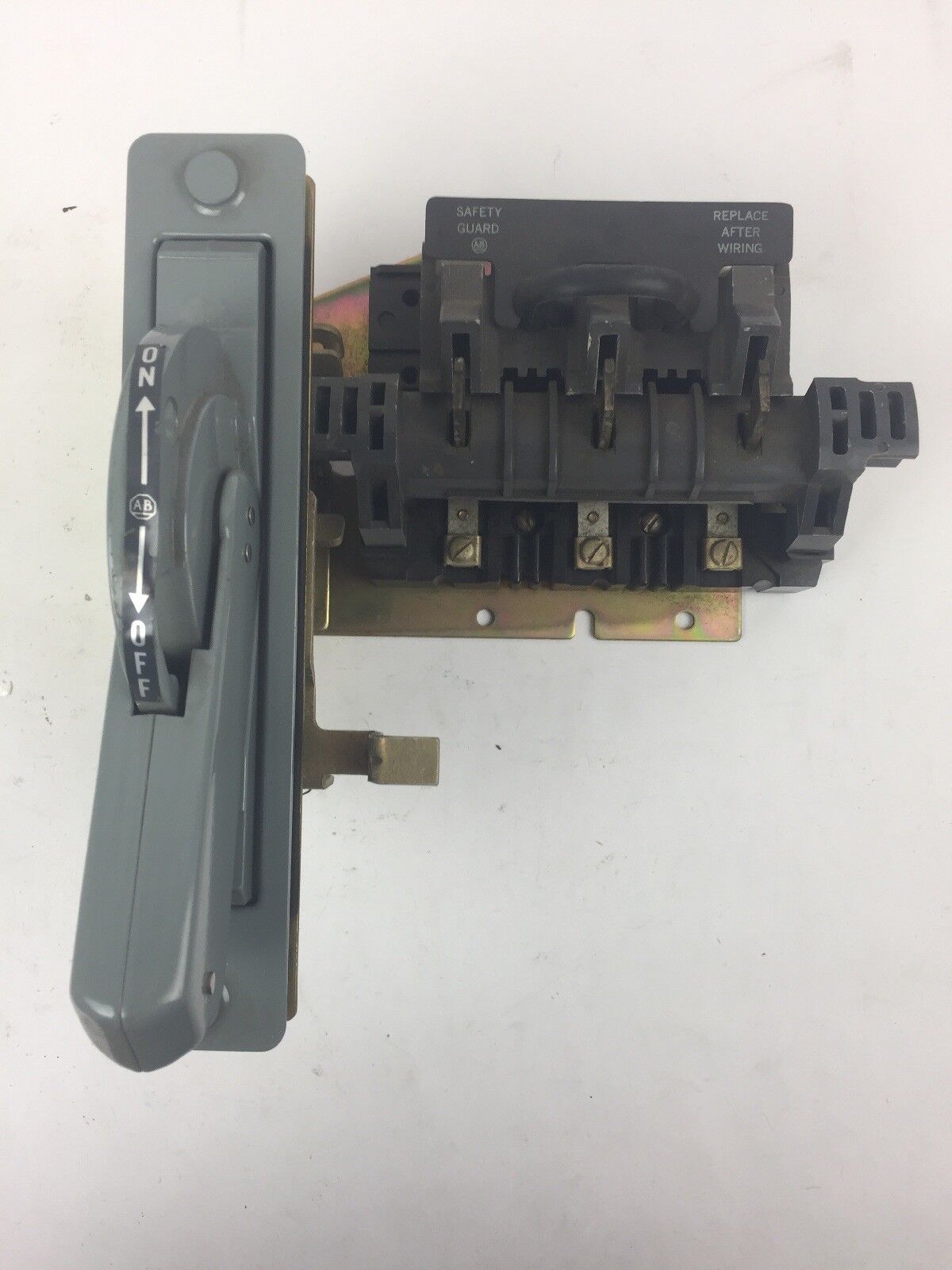ALLEN BRADLEY 1494F-NL30 UNFUSED DISCONNECT SWITCH LEFT HAND OPERATOR 30A 3 POLE