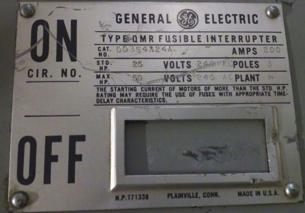 GENERAL ELECTRIC DD3S4324A - TYPE QMR FUSIBLE SWITCH - 240VAC, 200A, 3-Pole