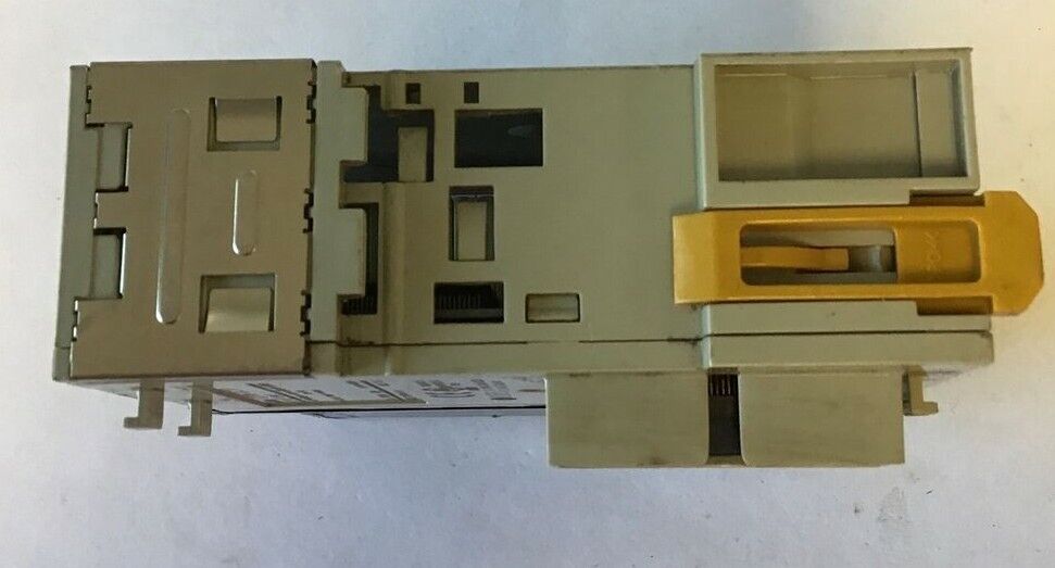 OMRON CJ1W-OC211 OUTPUT UNIT 250VAC 24VDC