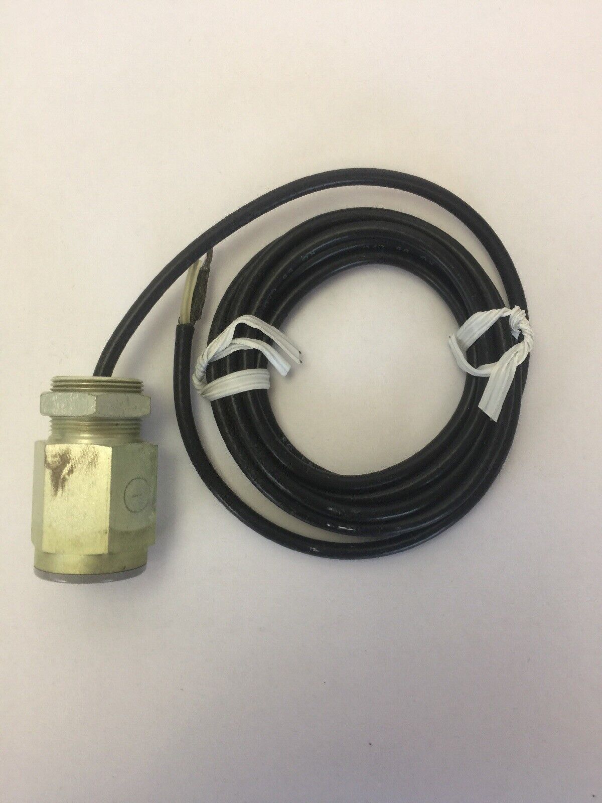 MICRO SWITCH A HONEYWELL DIVISION FMSA1-6B PROXIMITY SWITCH