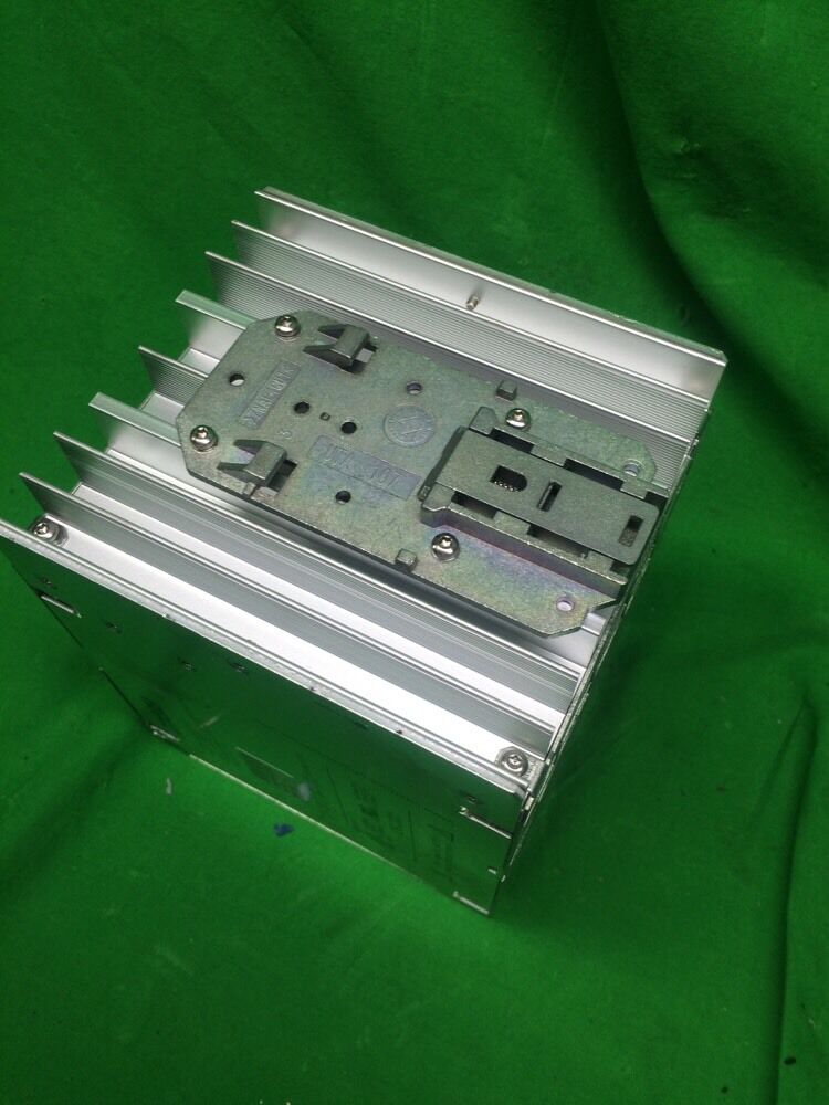 PHOENIX CONTACT TRIO-PS/3AC/24DC/20 POWER SUPPLY