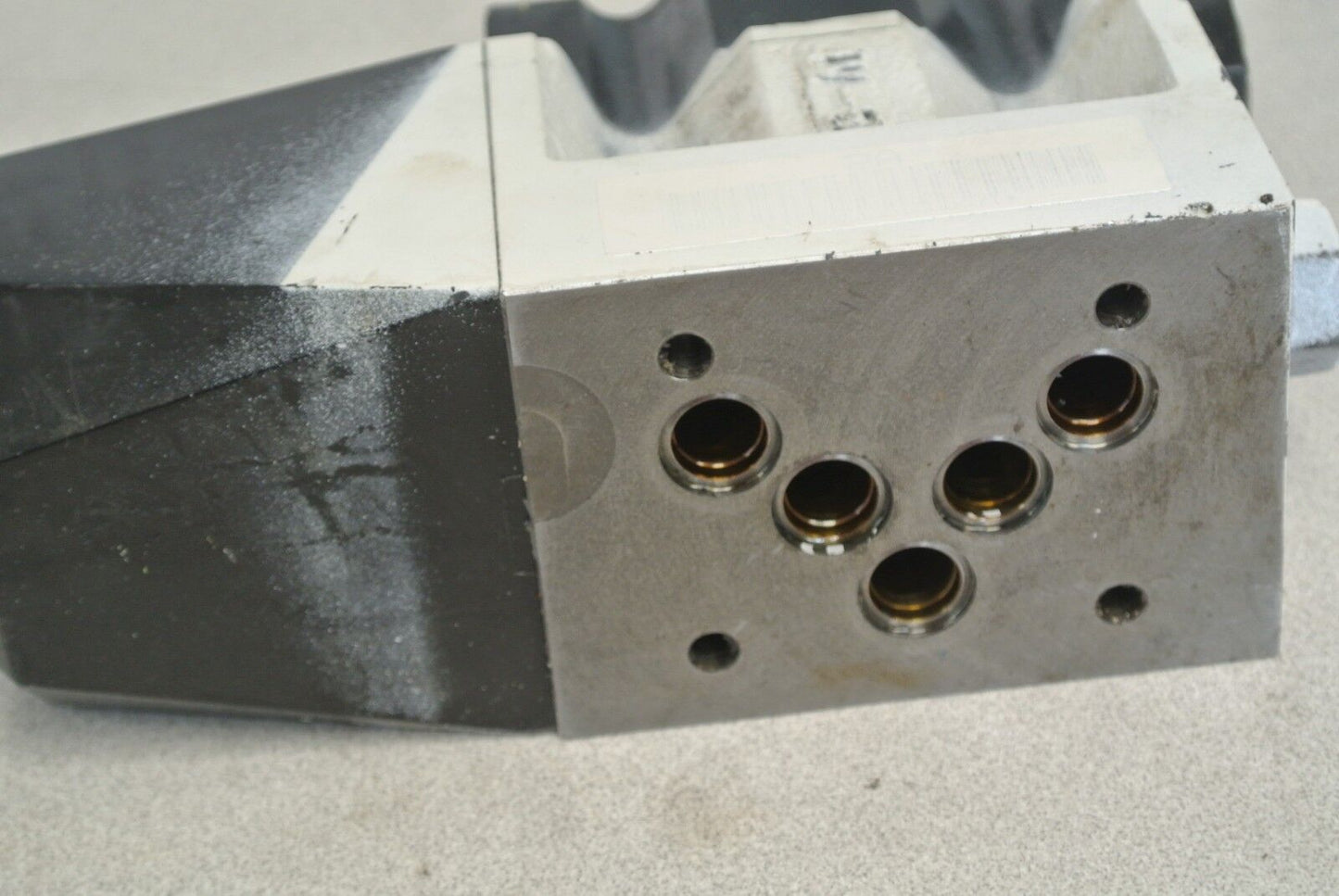 TOKIMEC / VICKERS DG4V-S-2A-M-P7L-H-7-40 DIRECTIONAL CONTROL VALVE / 24VDC COIL