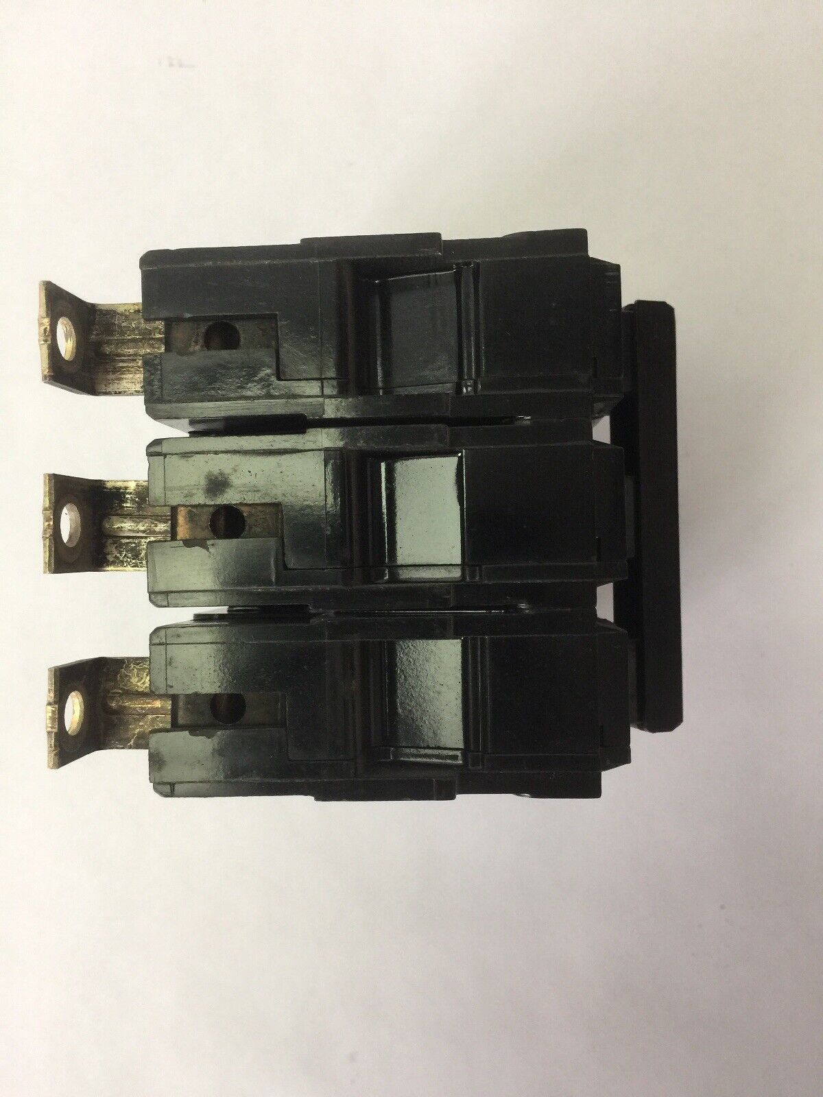 GE THQB32015 CIRCUIT BREAKER 15AMP 3POLE 240VAC BOLT ON MOUNT (LOT OF 8)