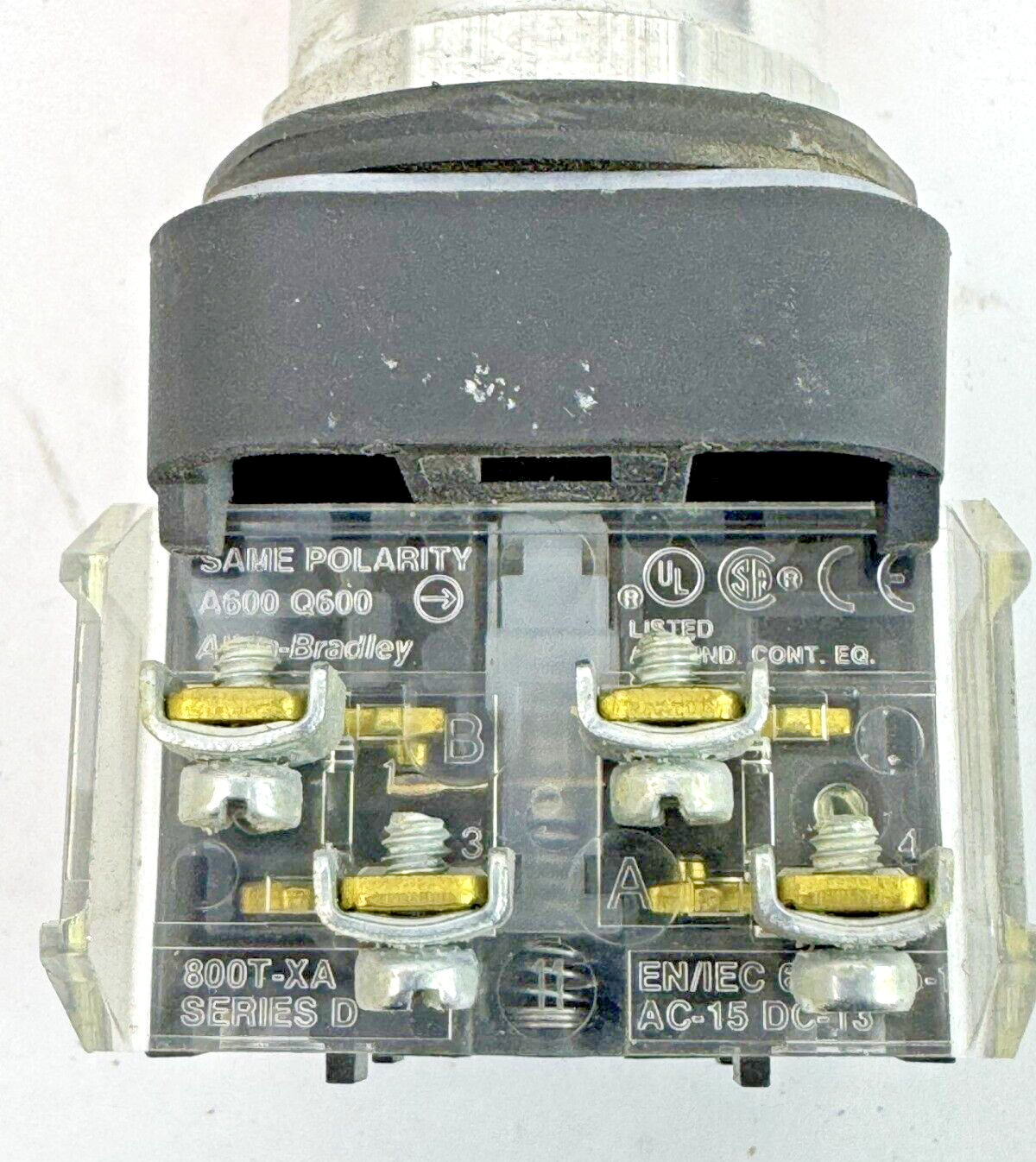 ALLEN-BRADLEY - 800T-QTH2A SER. U - AMBER ILLUMINATED PUSH BUTTON W/ BLOCK
