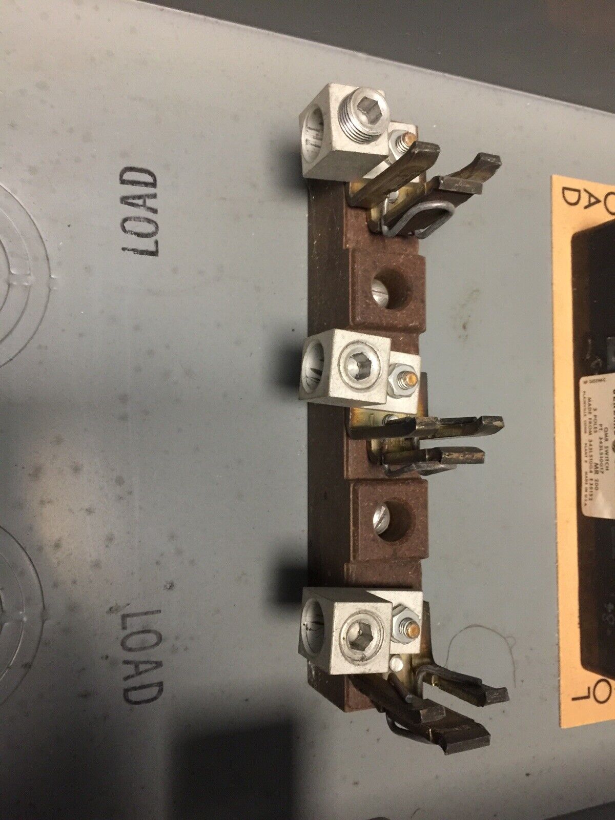 GE TH4324 SAFETY SWITCH 200AMP 4 SN POLE 240VAC 60HP 3PH MODEL 1