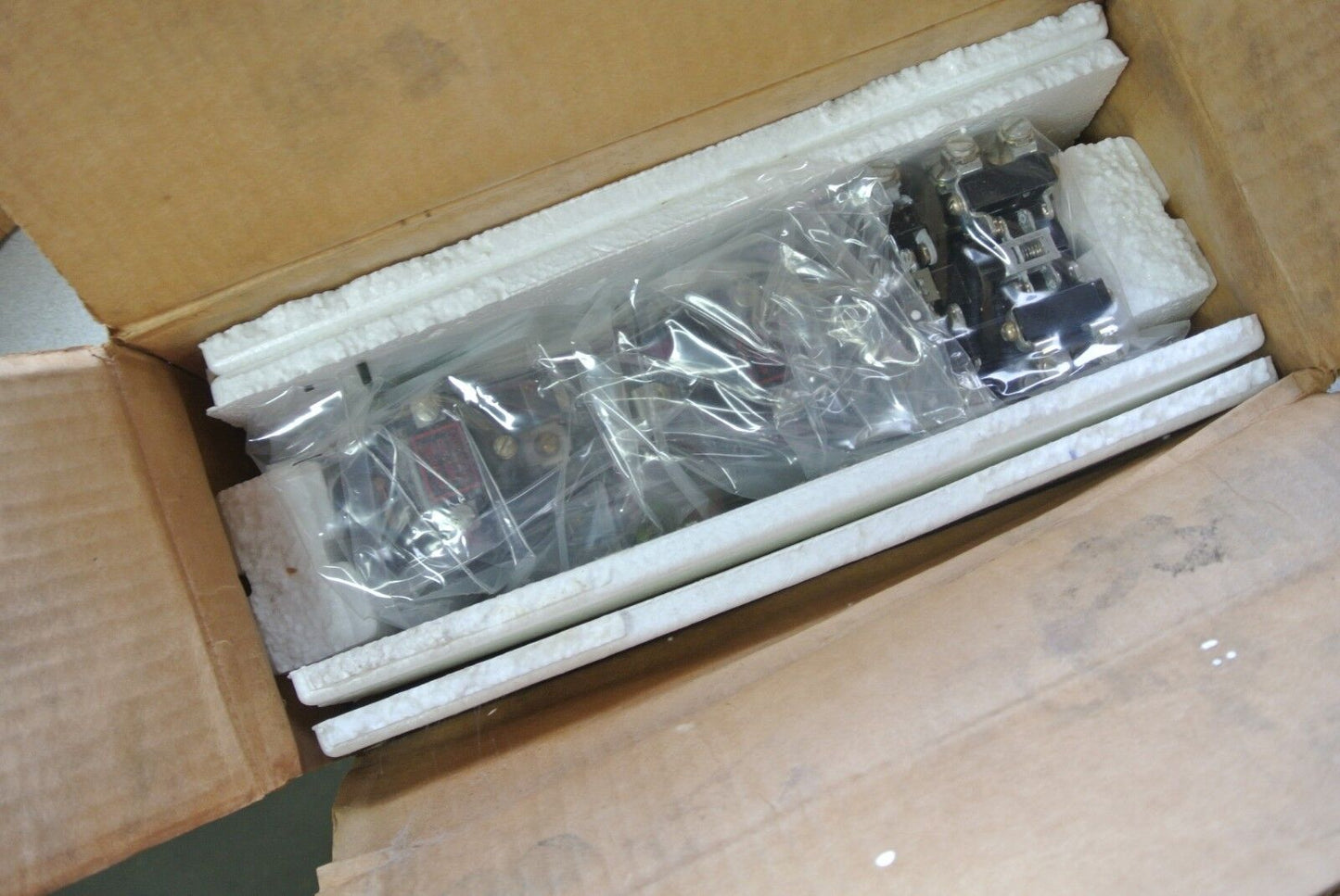 ALLEN-BRADLEY 700-BXL840A1 - AC RELAY TYPE BXL - 110/120V - 8-POLE - NEW SURPLUS