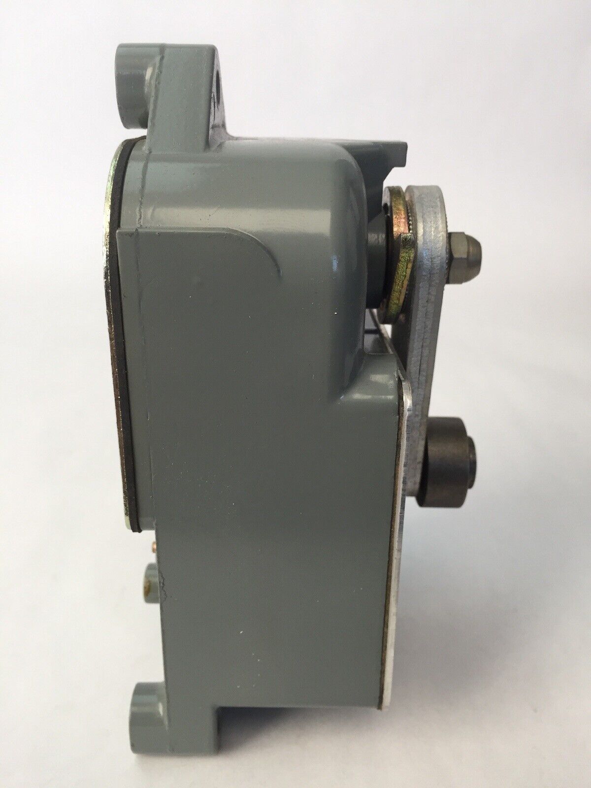 ALLEN BRADLEY 801-ASD17 LIMIT SWITCH ROLLER LEVER 600V AC/DC N.O.-N.C. CONTACT