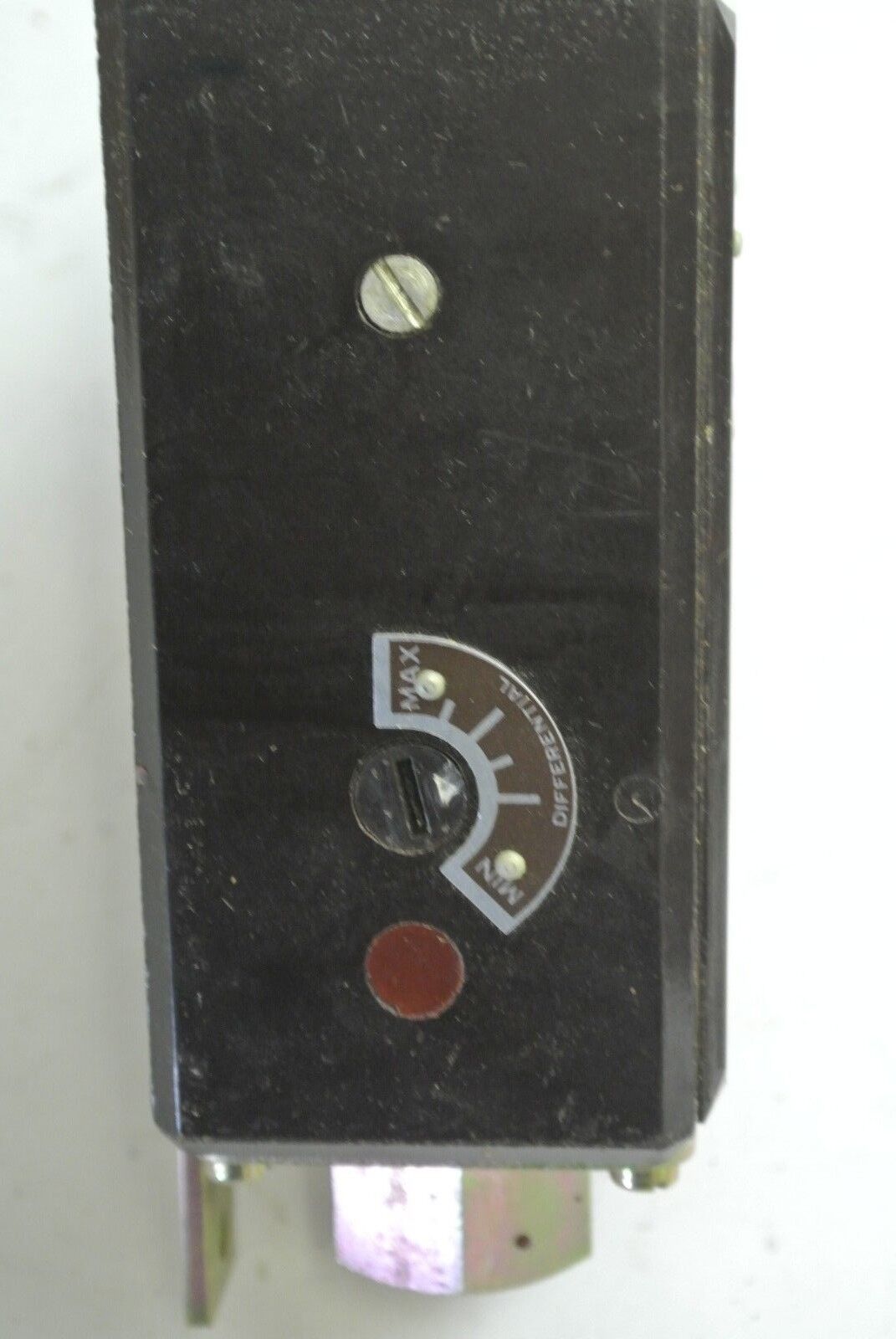 SQUARE D 9016 BSG-1 VACUUM SWITCH - OPEN - 3", CLOSE 7" - NEW SURPLUS