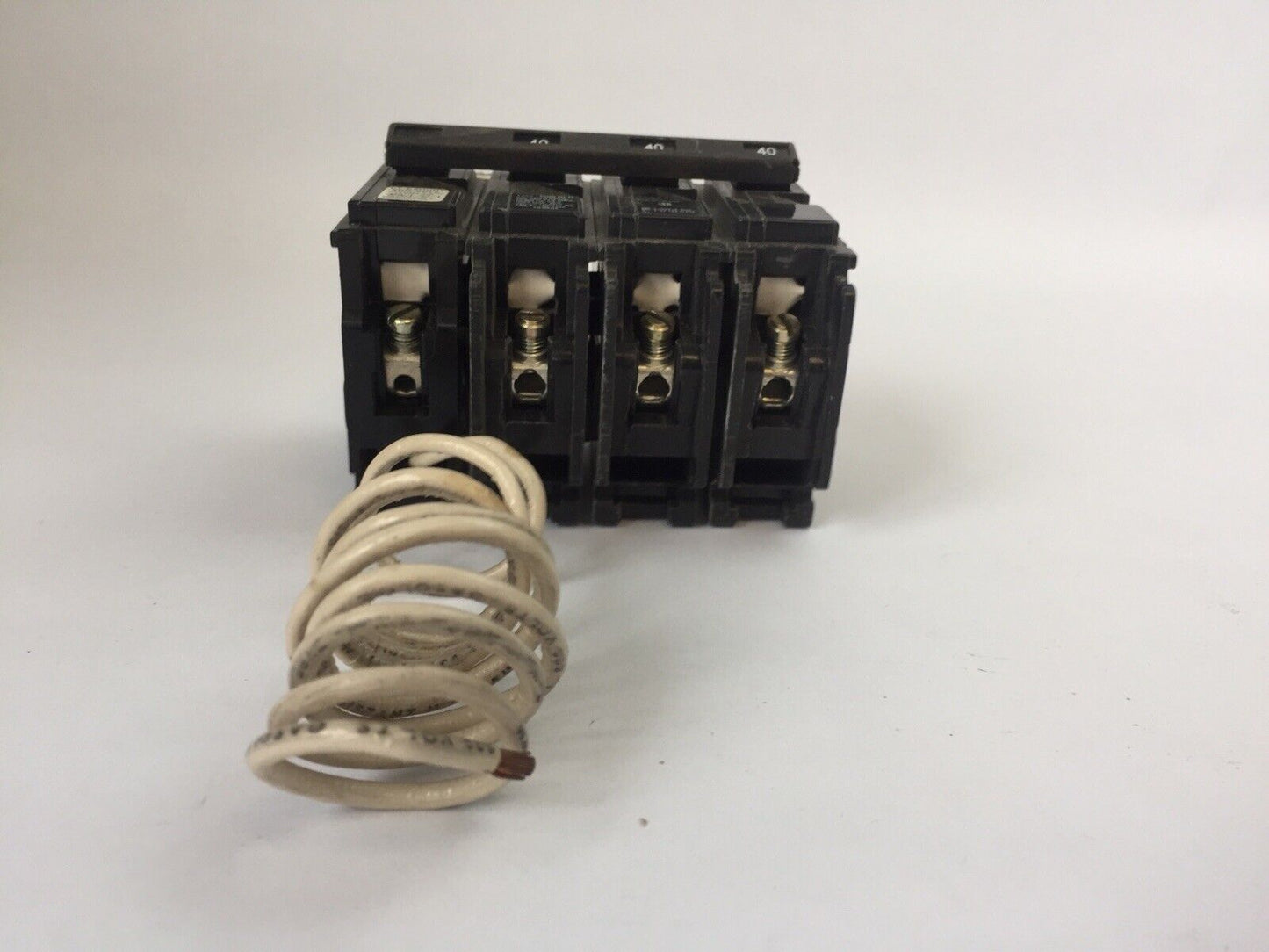 SIEMENS ITE B340H00S01 SHUNT TRIP CIRCUIT BREAKER BOLT ON 3P 40A 240VAC TYPE BLH