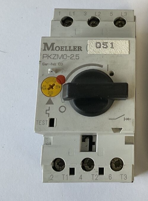 MOELLER PKZM0-2.5 CIRCUIT BREAKER MOTOR SER.3(1) SER.2(1) 600VAC ***LOTOF2***