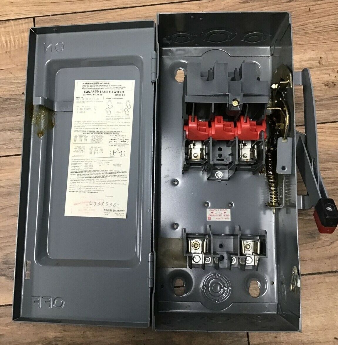 SQUARE D H261 SER. D2 SAFETY SWITCH 600VAC/DC 30AMP FUSIBLE 15HP