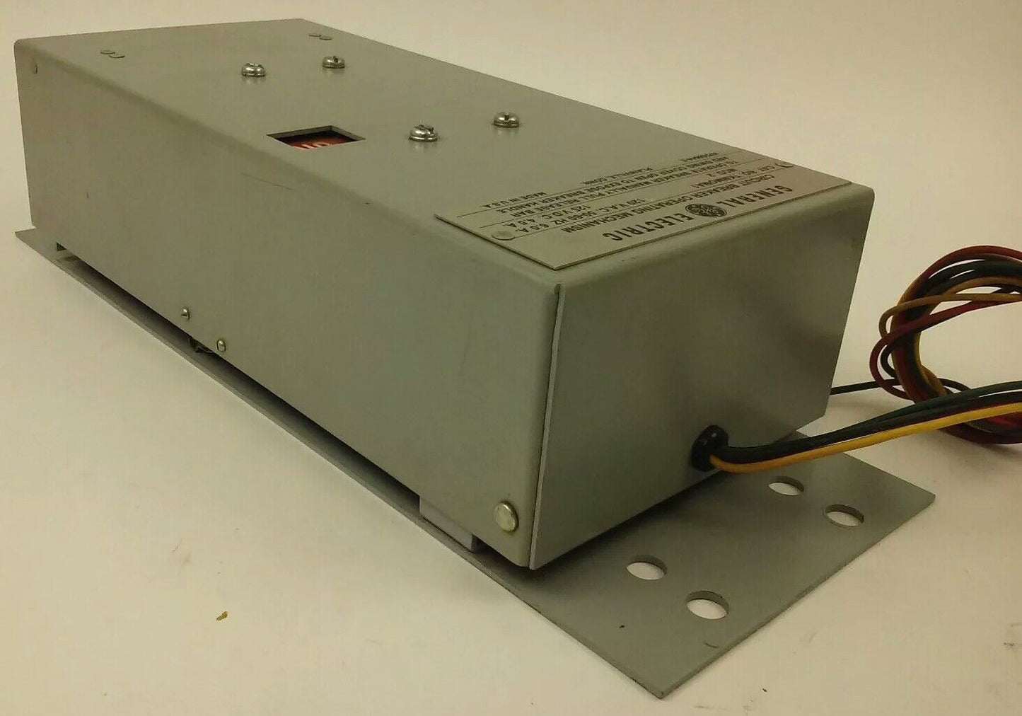 GE, TKMMOMA1, MOD 2, CIRCUIT BREAKER OPERATING MECHANISM, 120V- 50/60-6A, NEW