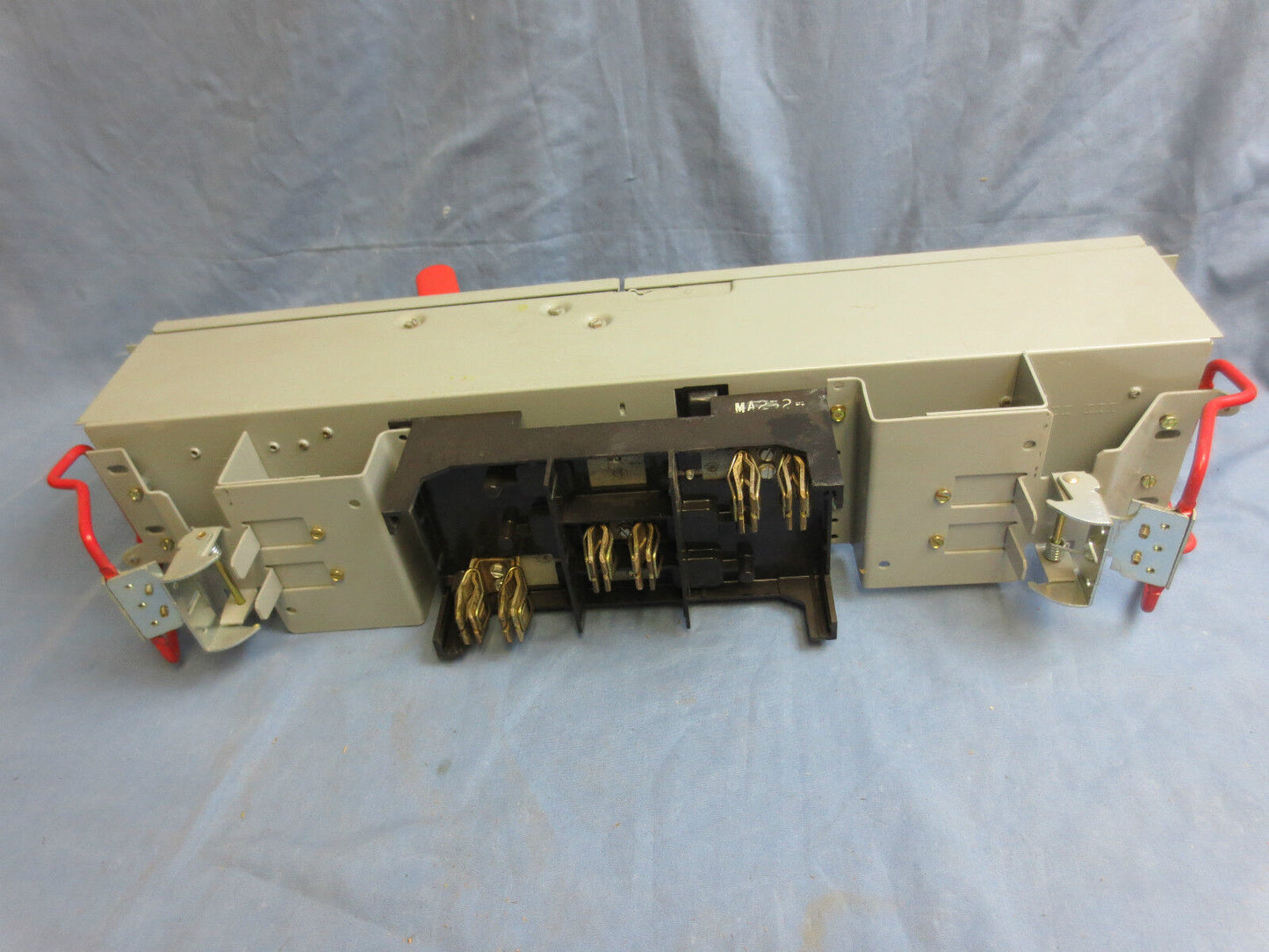 GE ADS32030HD SPECTRA FUSIBLE SWITCH UNIT - 30A 240V 3-POLE - NEW SURPLUS