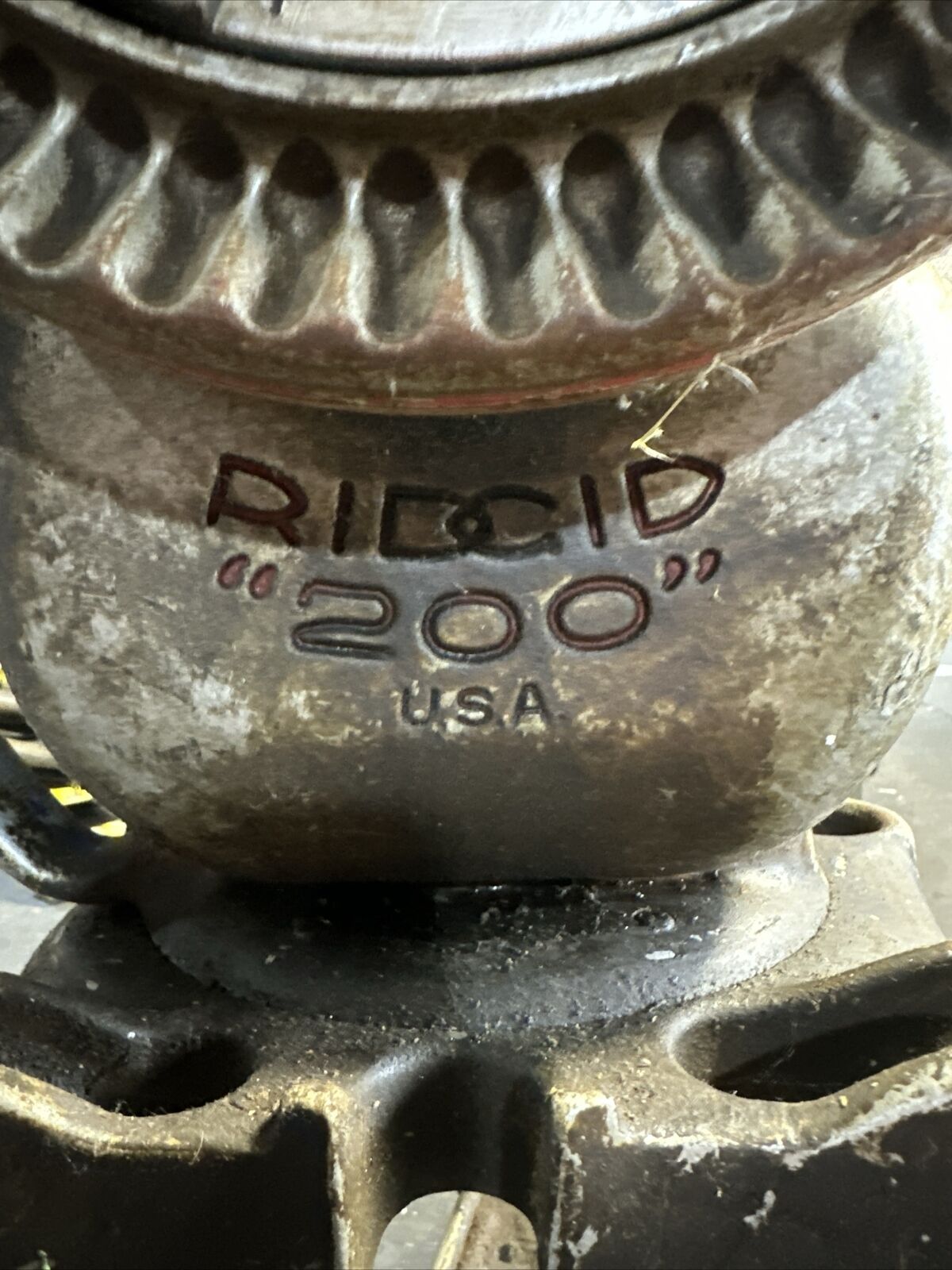 RIDGID 200 PIPE THREADER 115V 8AMP 28RPM
