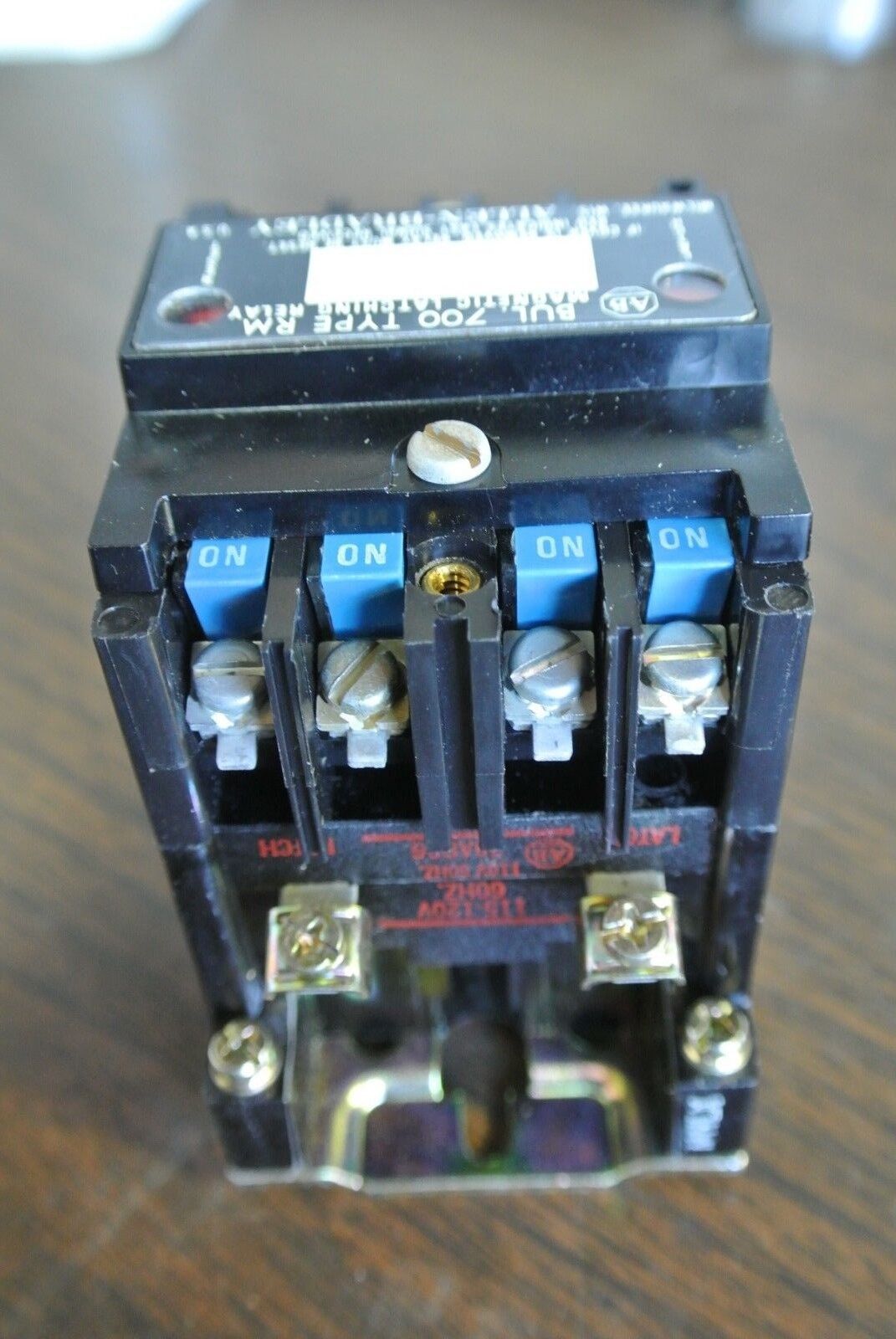 ALLEN-BRADLEY 700-RM400A1 INDUSTRIAL CONTROL RELAY / MAGNETIC LATCHING RELAY NEW