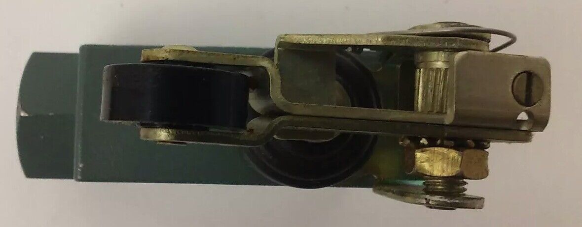 GE, CR115H01302, LIMIT SWITCH, 600V MAX, .5A-125VDC, 25A-250VDC, CR115H, NEW