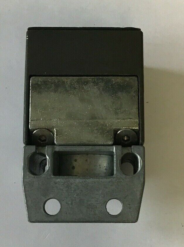TURCK BI20U-CA40-AP6X2-H1141, SENSOR, 10-30VDC, 200MA, **(LOTOF6)**
