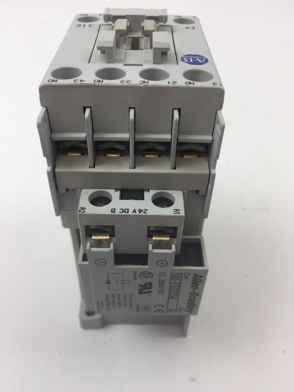 ALLEN BRADLEY 700-CF310D* CONTROL RELAY 600VAC 25 A WITH 100-FSD250 SURGE SUPRES