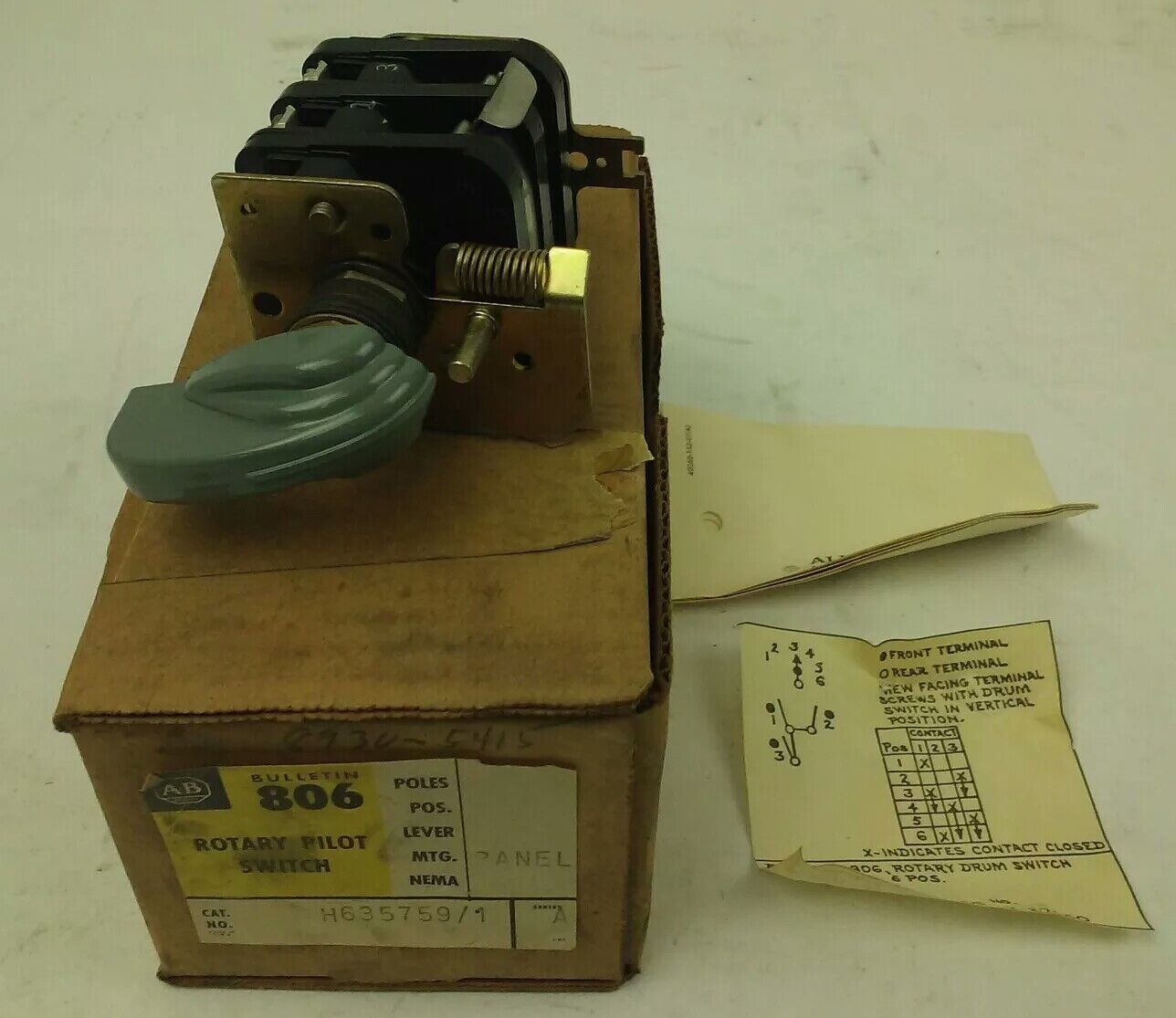 ALLEN BRADLEY BULLENTIN 806 H636759-1 SER. A, ROTARY PILOT SWITCH, 3 CIRCUITS