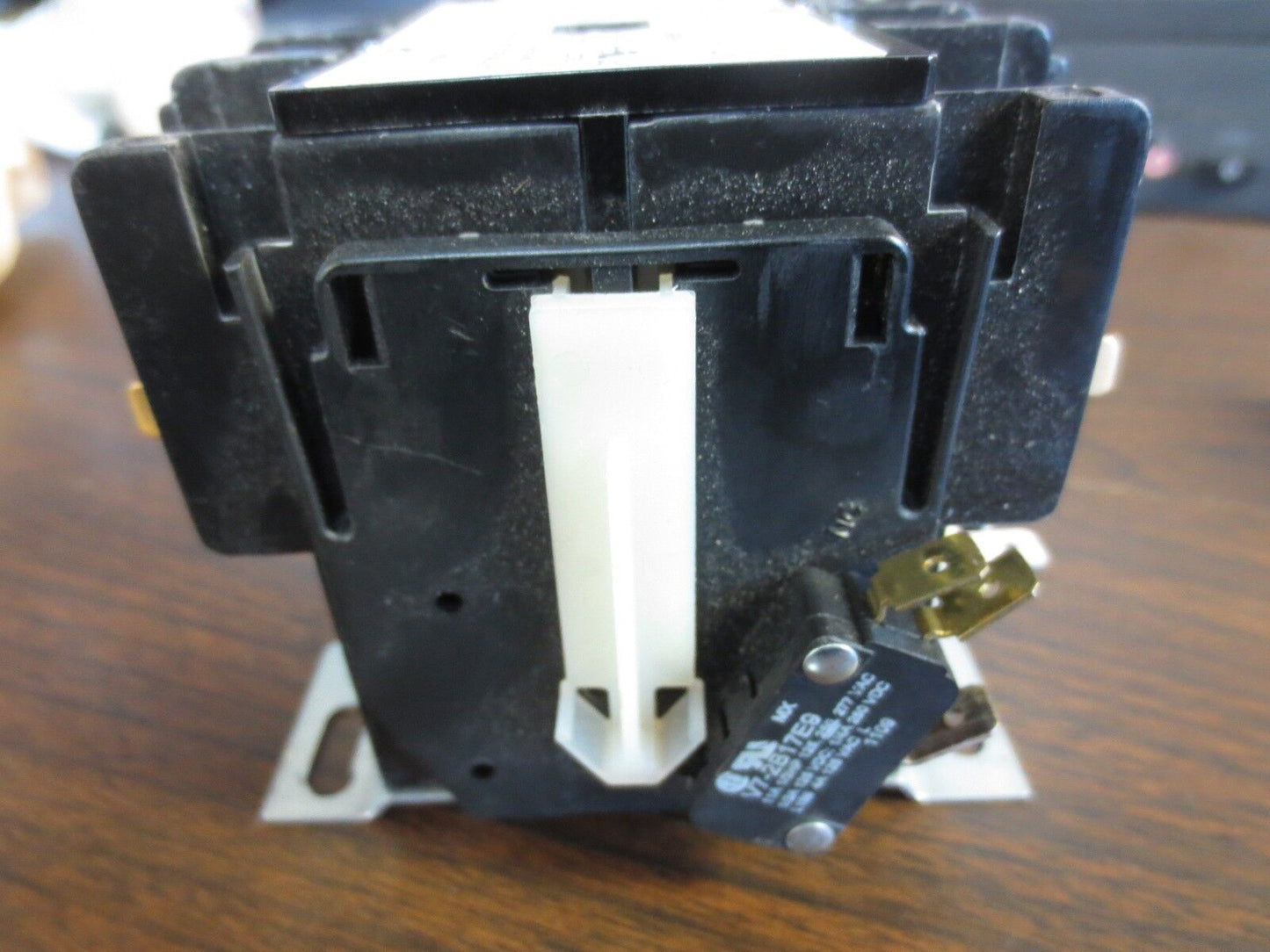 TOTALINE P282-0632 CONTACTOR 120V COIL 75A 600V w/ V7-2B17E9 SWITCH (2)