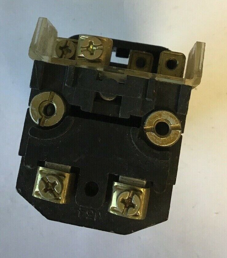 ALLEN-BRADLEY 800T-QT24 SER. T GREEN PUSHBUTTON SWITCH 24VAC/DC #757 LAMP