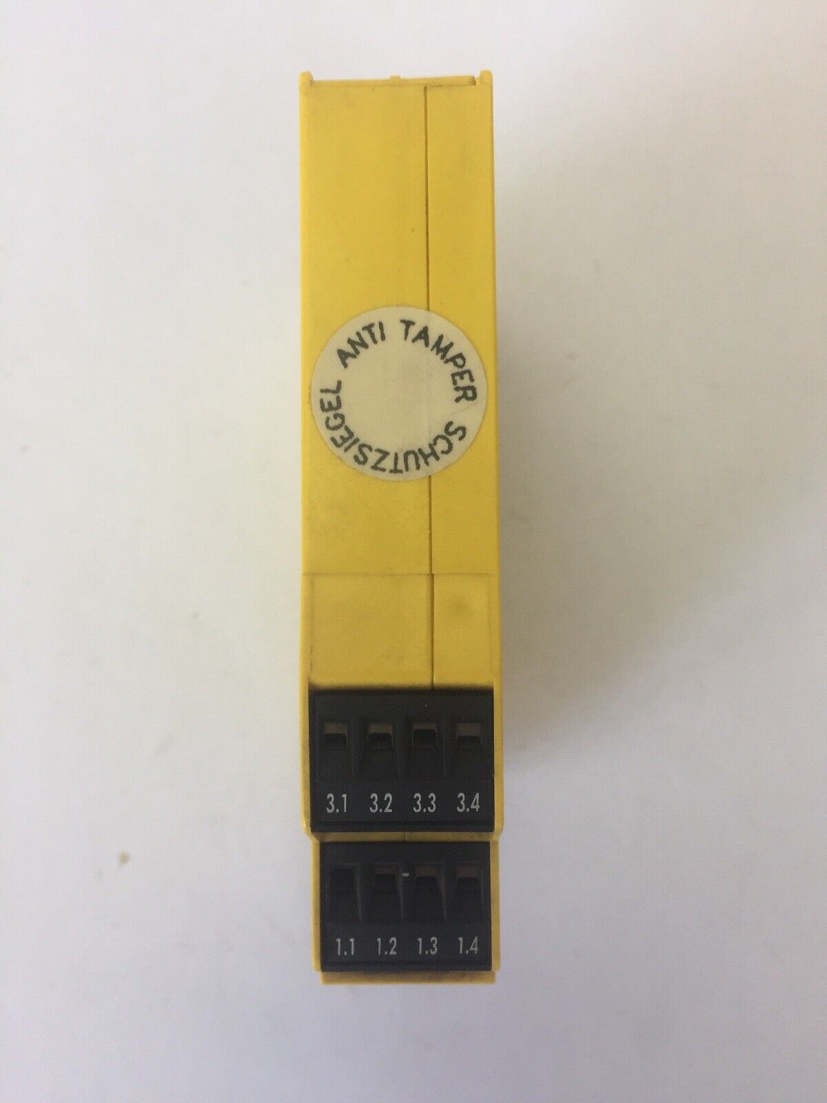 SICK UE 42-3DR3D2 SAFETY RELAY 24V AC/DC