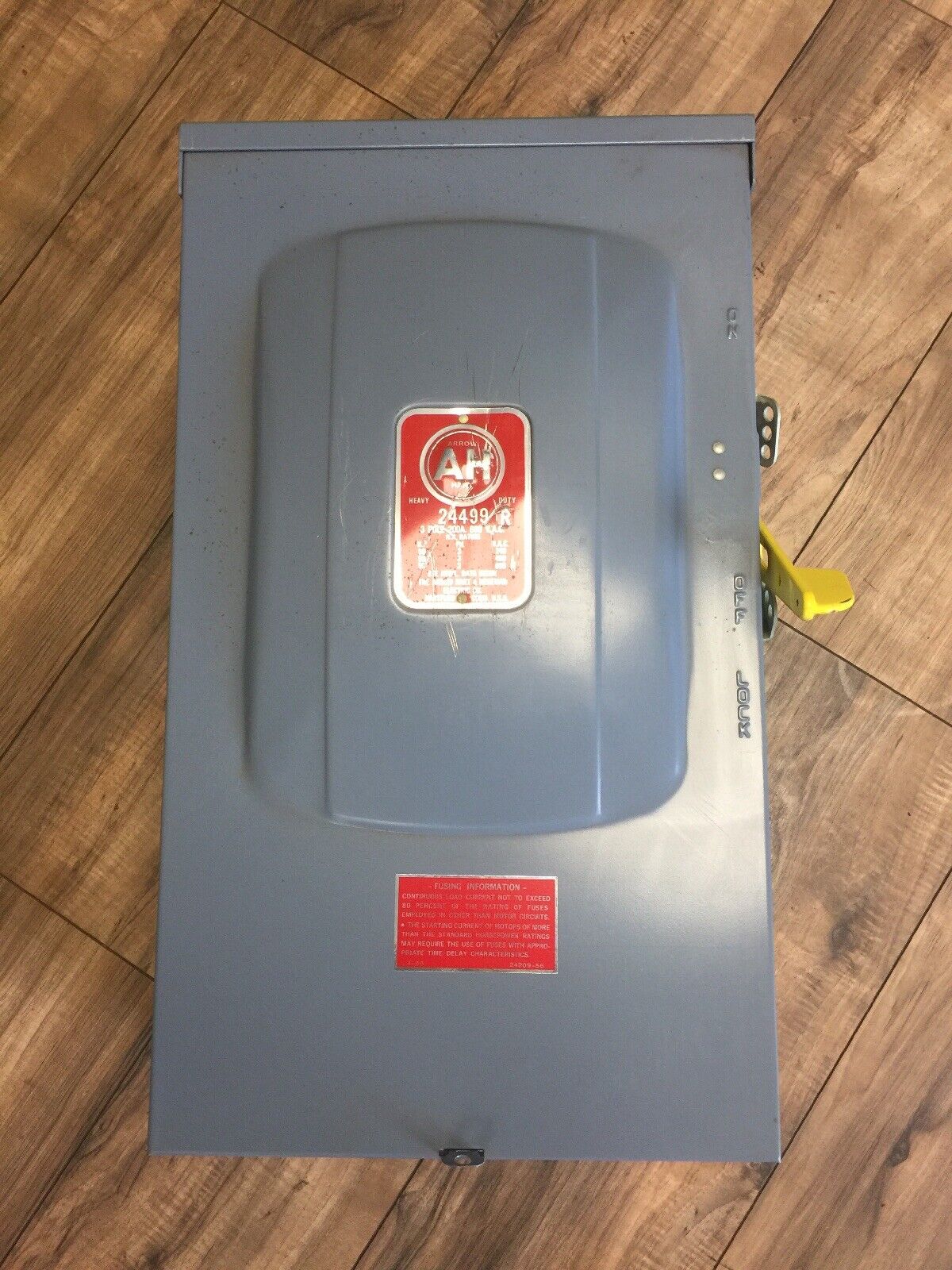ARROW HART 24499R HEAVY DUTY SWITCH NON-FUSIBLE 200AMP 600VAC 50HP 3PH 3 POLES