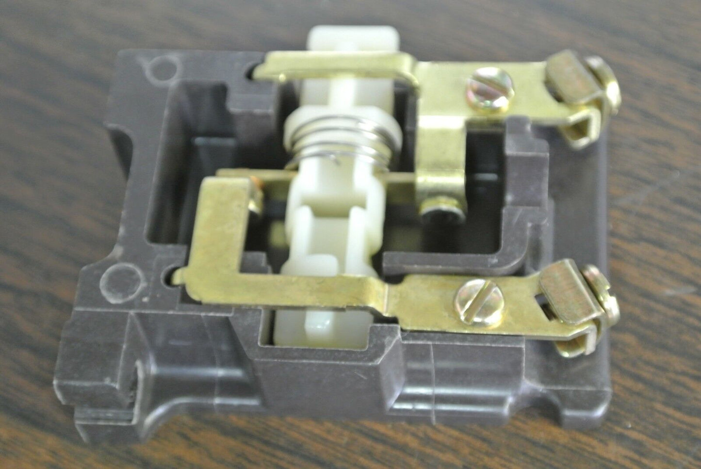 JOSLYN CLARK / SYLVANIA - KPM-1A AUXILIARY CONTACT 10A, 600VAC 1N.O. NEW SURPLUS