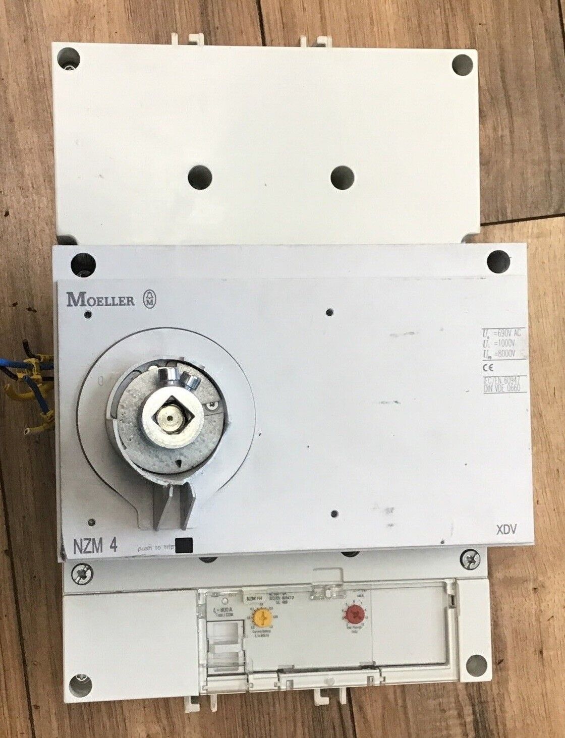 MOELLER NZM4 H4-AE / H4-VE CIRCUIT BREAKER 1200A W/ AE 800-NA 800A TRIP