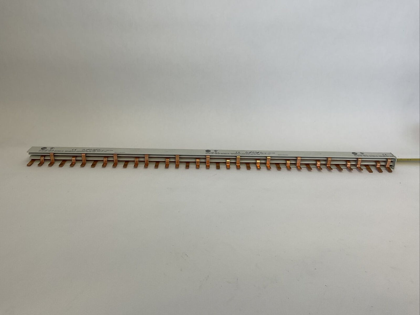 ALLEN BRADLEY 1492-A3B8 BUS BAR SER A