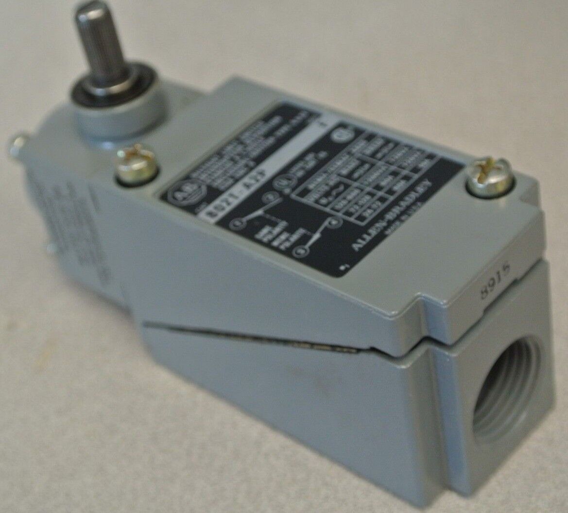 ALLEN-BRADLEY 802T-A2P Ser. F / OILTIGHT PLUG-IN LIMIT SWITCH / NEW SURPLUS