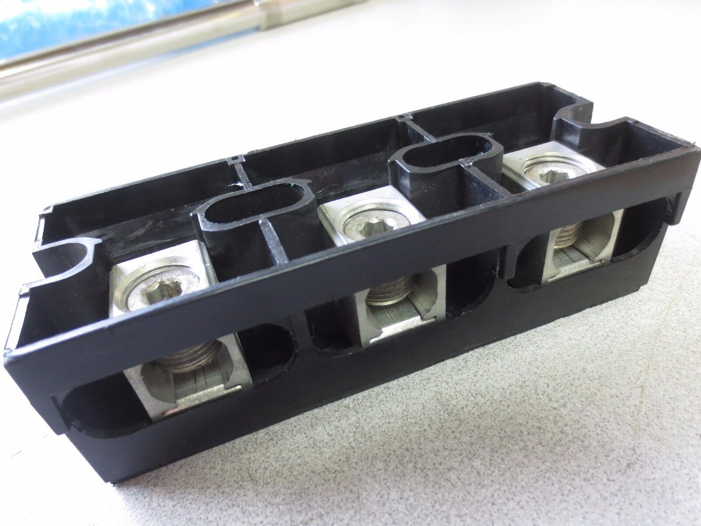 EATON / BUSSMANN EN63 TERMINAL BLOCK, 3-POLE - 285A, 600V