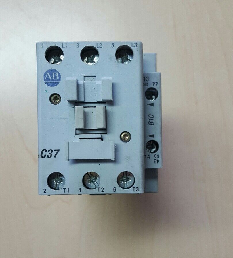 Allen-Bradley Contactor Relay Cat: 100-C37D*00 AUX contactor CAT 100-S