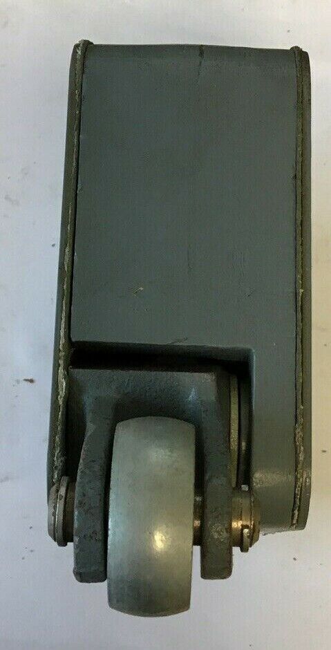 CUTLER HAMMER 10316H57A LIMIT SWITCH 2 1/4LBS 600V RIGHT HAND