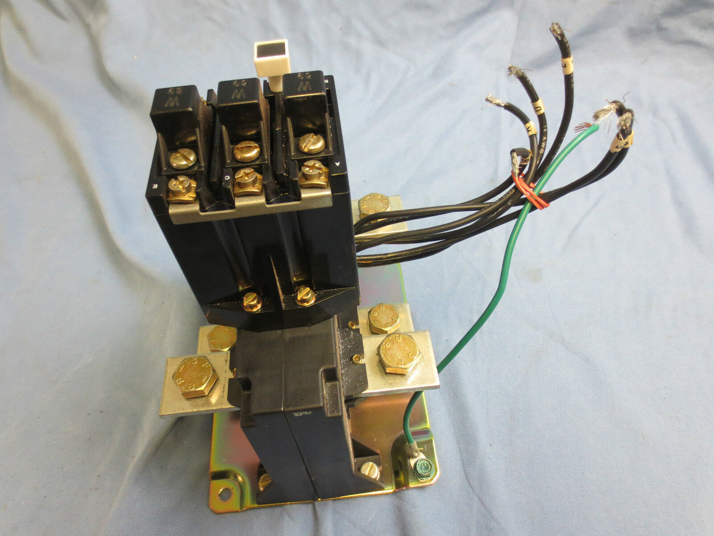 ALLEN-BRADLEY 592-TPD300 Ser. A OVERLOAD RELAY 304A w/ 592-JOV16 w/ W39 HEATERS
