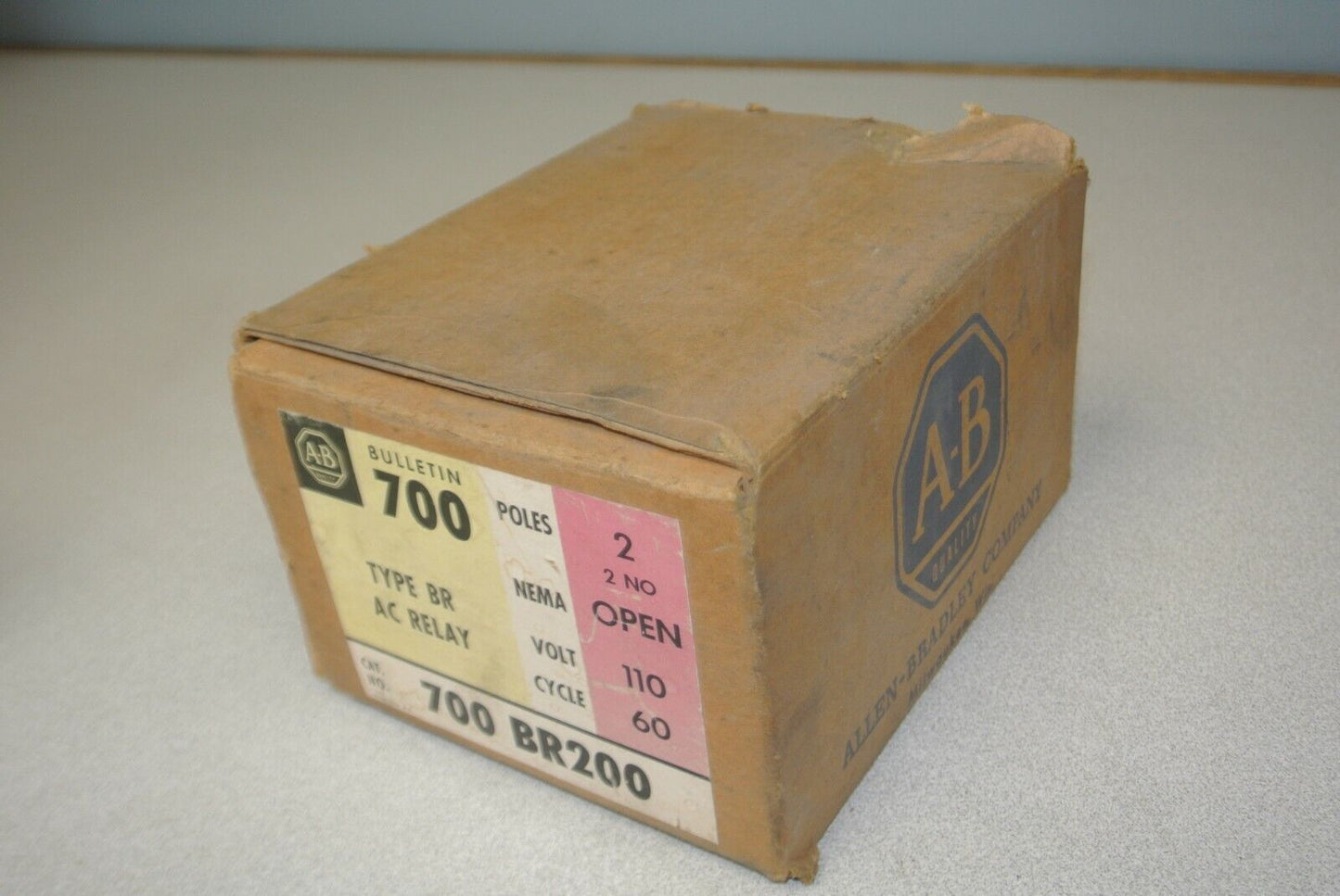 ALLEN-BRADLEY 700-BR200 TYPE BR AC RELAY / 2 POLE / 110V / 2 N.O. / NEW SURPLUS