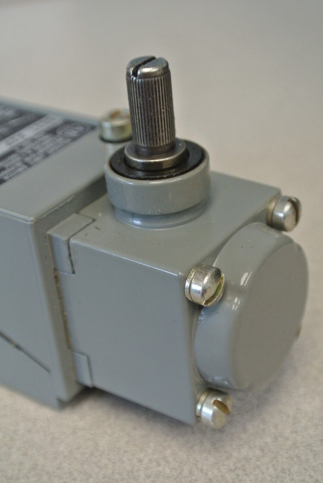 ALLEN-BRADLEY 802T-A2P Ser. F / OILTIGHT PLUG-IN LIMIT SWITCH / NEW SURPLUS