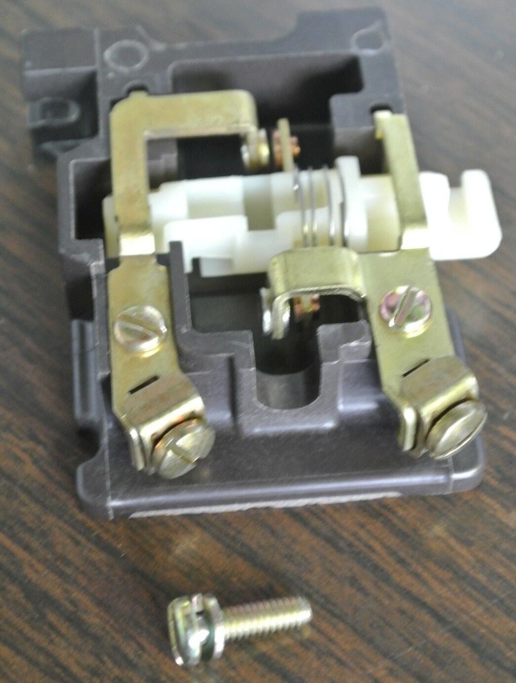 JOSLYN CLARK / SYLVANIA - KPM-1A AUXILIARY CONTACT 10A, 600VAC 1N.O. NEW SURPLUS