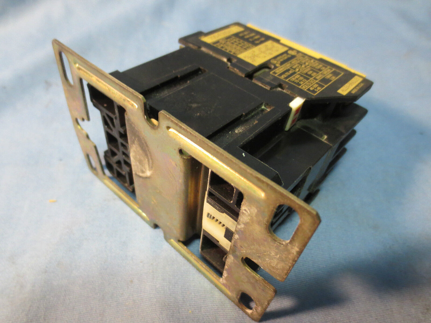 ALLEN-BRADLEY 700-F310A1 Ser. B - RELAY, 120/110 VAC 3 NO 1 NC