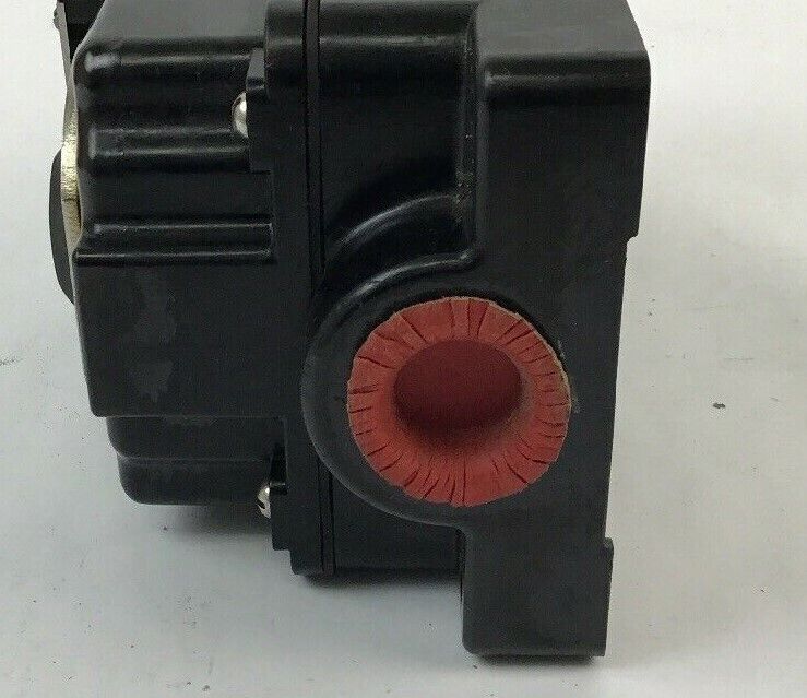 CUTLER HAMMER 10250H1881 HEAVY DUTY PUSH BUTTON STATION
