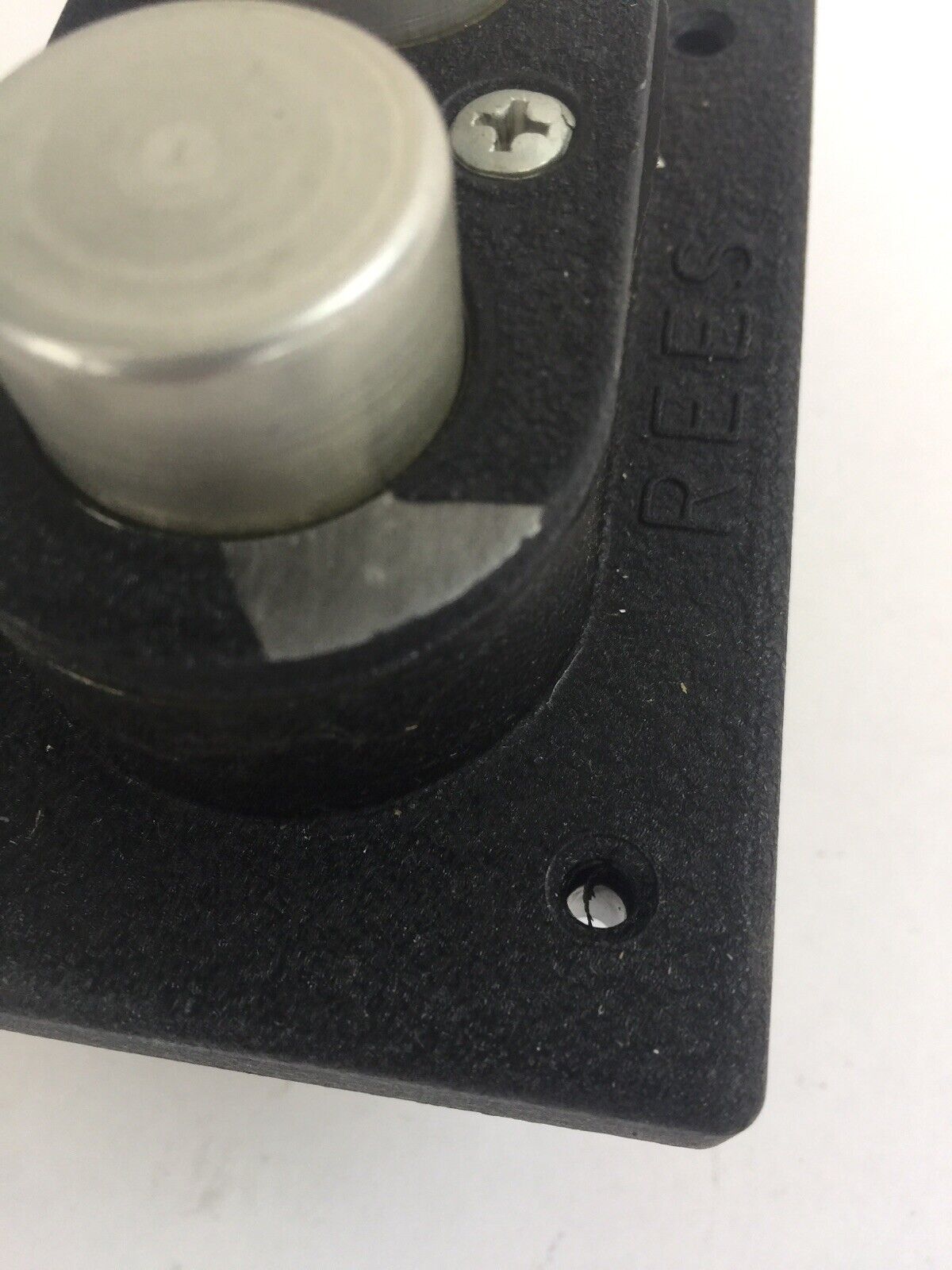 REES 01301-000 PUSHBUTTON SWITCH 600VAC 250VDC SAME POLARITY ONLY
