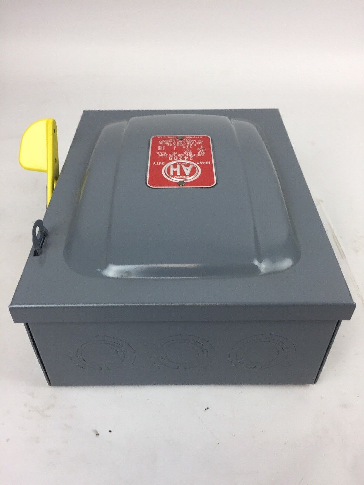 ARROW HART 24209 HEAVY DUTY ENCLOSED SWITCH 3 SN POLES 30 AMPS 125-250V FUSIBLE