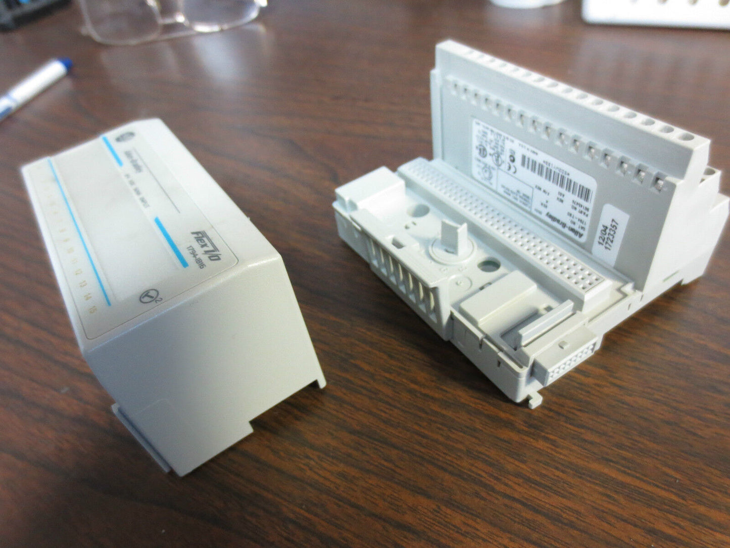 ALLEN-BRADLEY 1794-IB16 Ser. A FLEX I/O / 24VDC SINK INPUT / w/ 1794-TB3