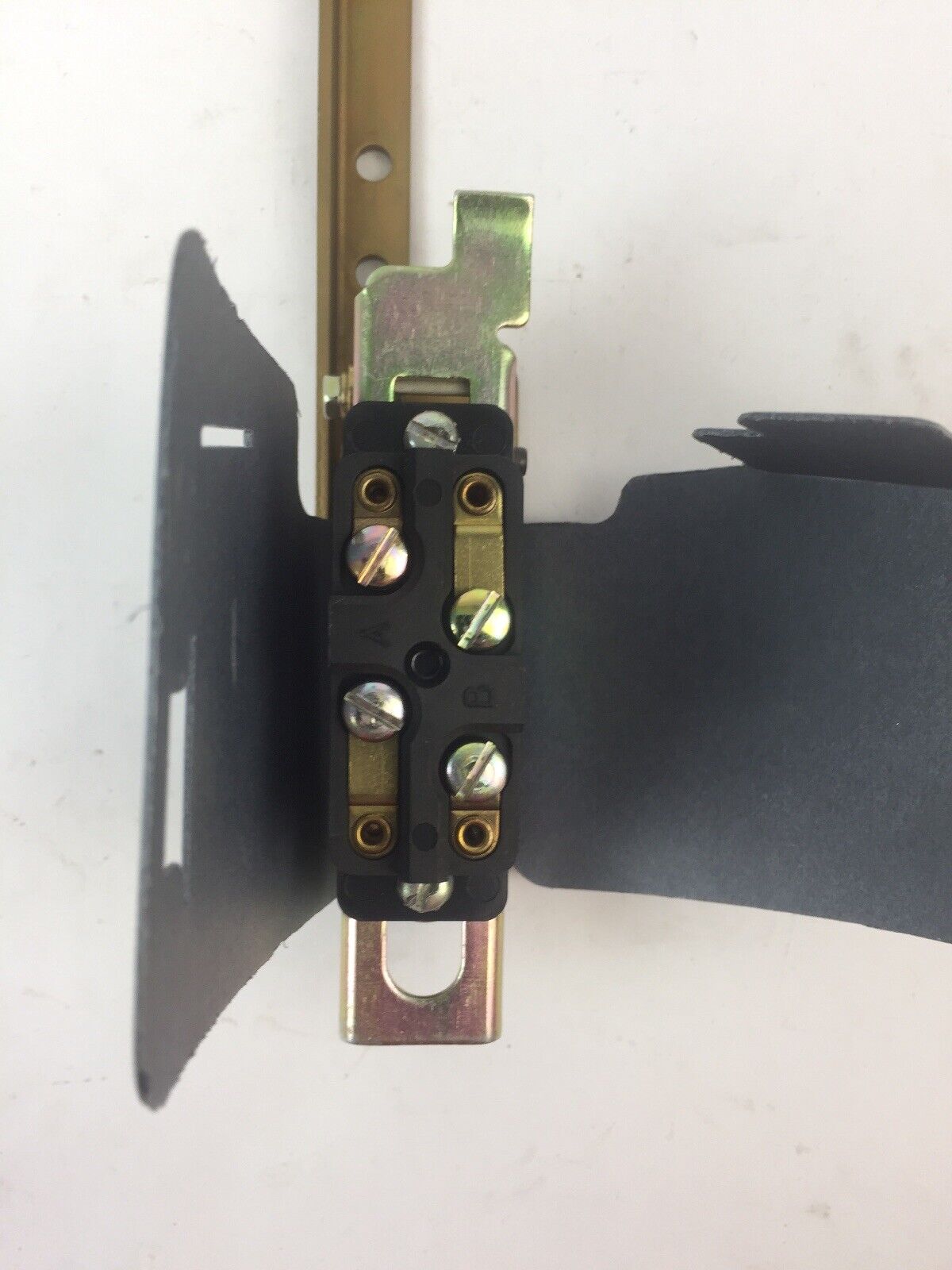 SQUARE D 9999 R-6 SINGLE POLE ELECTRICAL INTERLOCK FOR DISCONNECT SWITCH