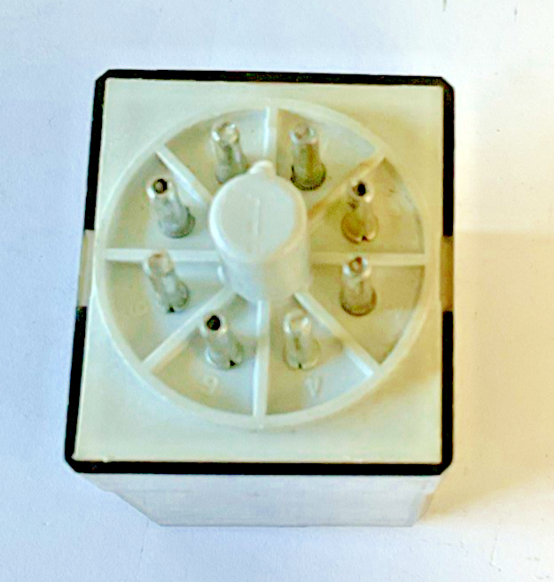 ALLEN BRADLEY 700-HA32Z24 SER D RELAY 250VAC 10A 30VDC****LOTOF2****