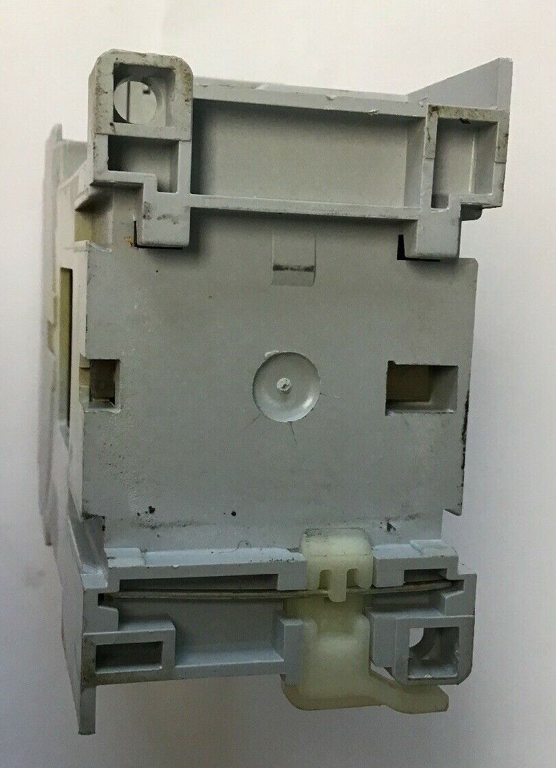 ALLEN BRADLEY 100-C12D*400 CONTACTOR SER,A 690V 32A 600VAC COIL 24VDC